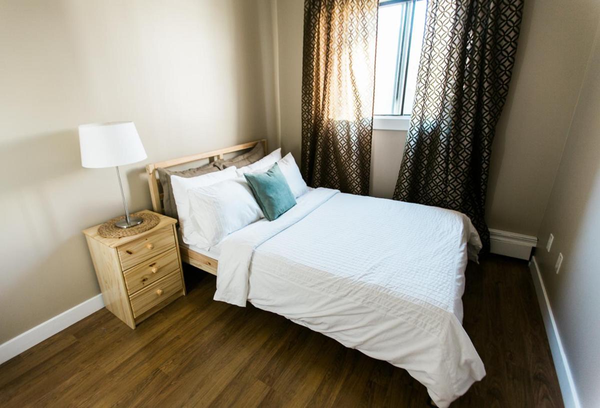 Cozy 2-Bedroom Condo Near Downtown, With Laundry, Parking, Balcony Calgary Extérieur photo